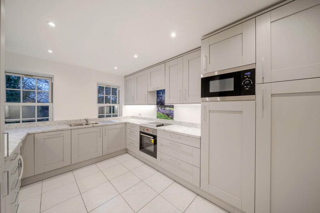 1388744-6-693af37...