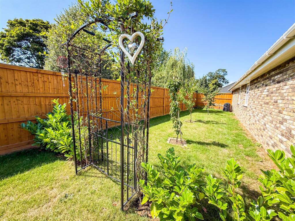 SIDE GARDEN AREAS