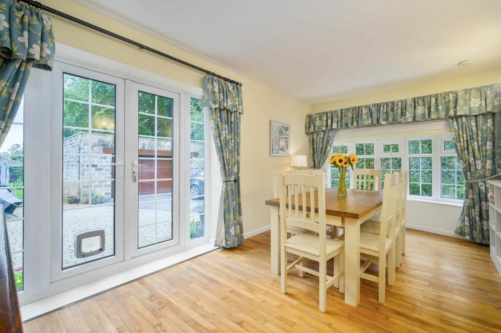 Kitchen breakfast area 