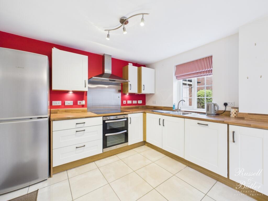 CAM02127G0-PR0366-STILL014