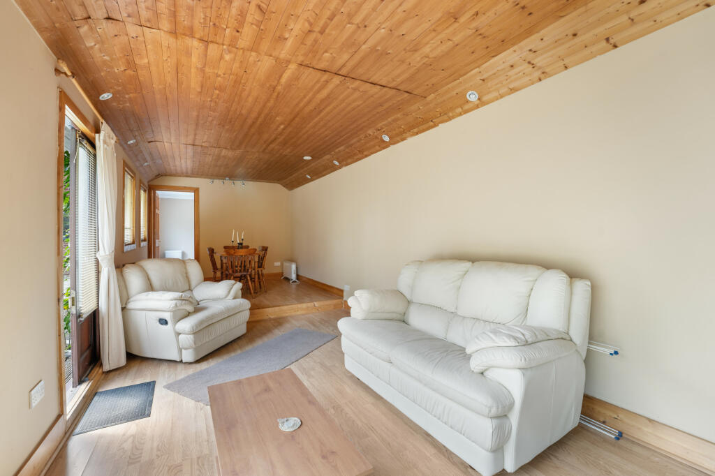 SUMMER HOUSE