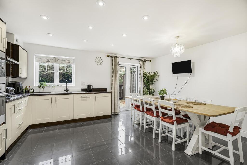 Kitchen/Dining