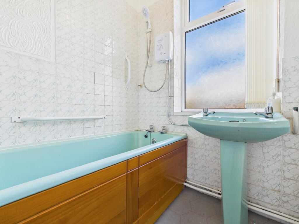 CAM03729G0-PR0171-STILL025