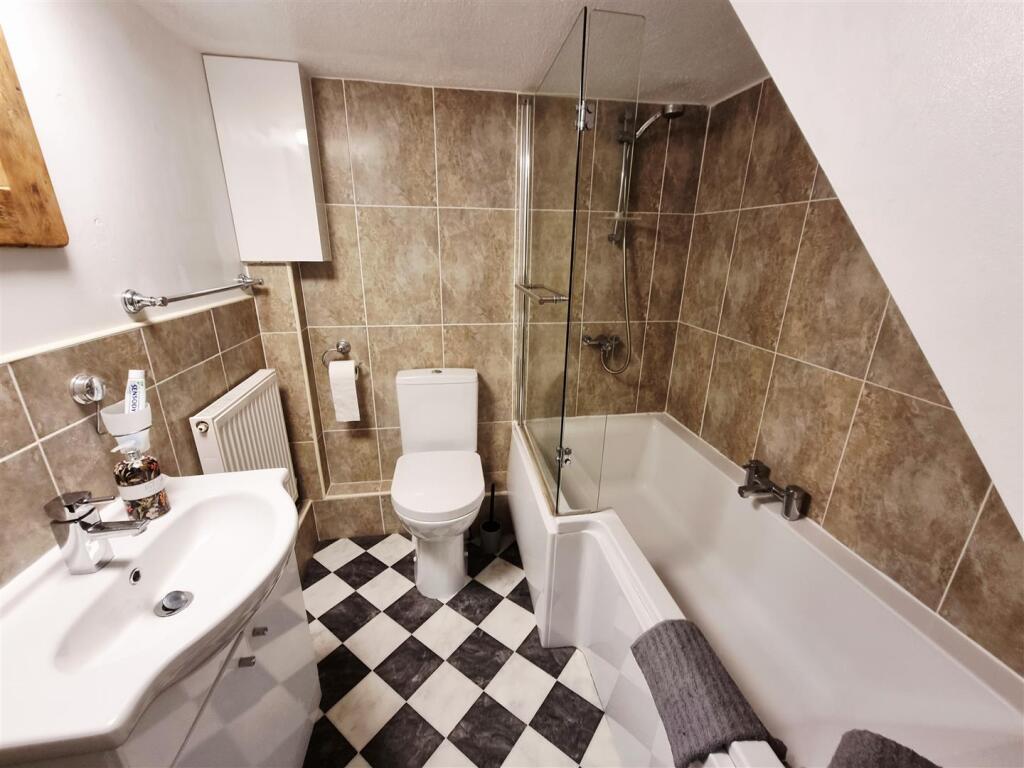 Annex Bathroom.jpg