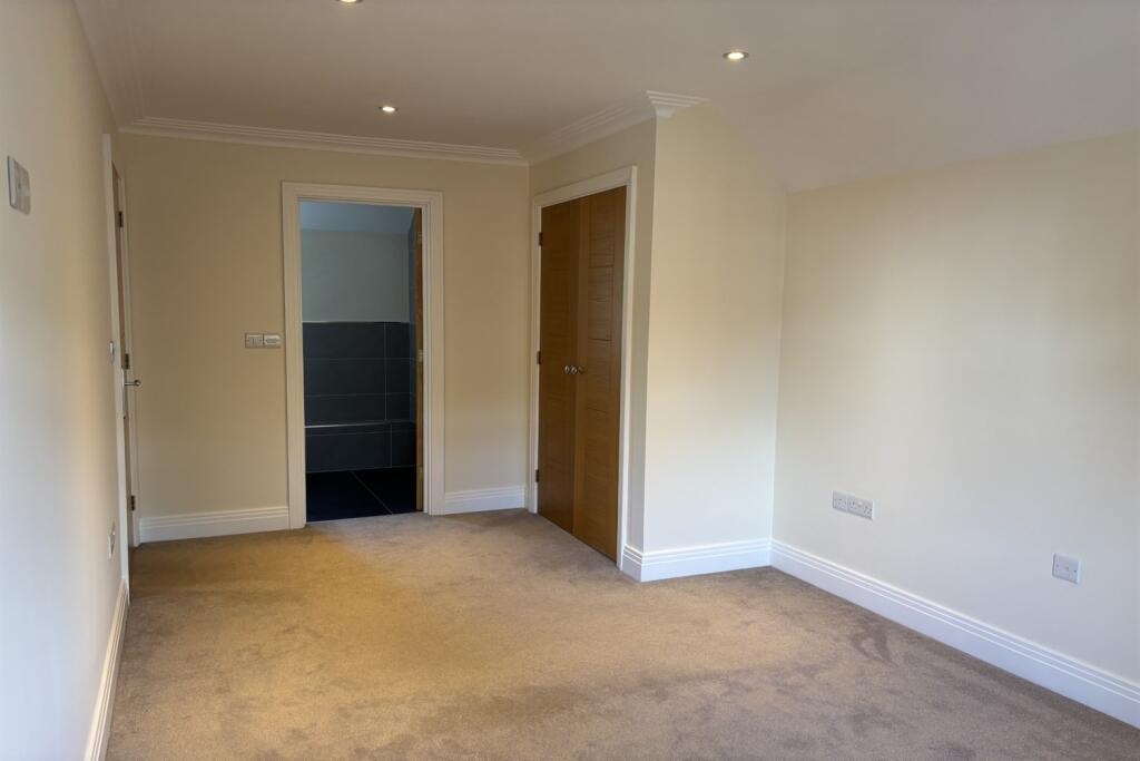 Master bedroom (Main