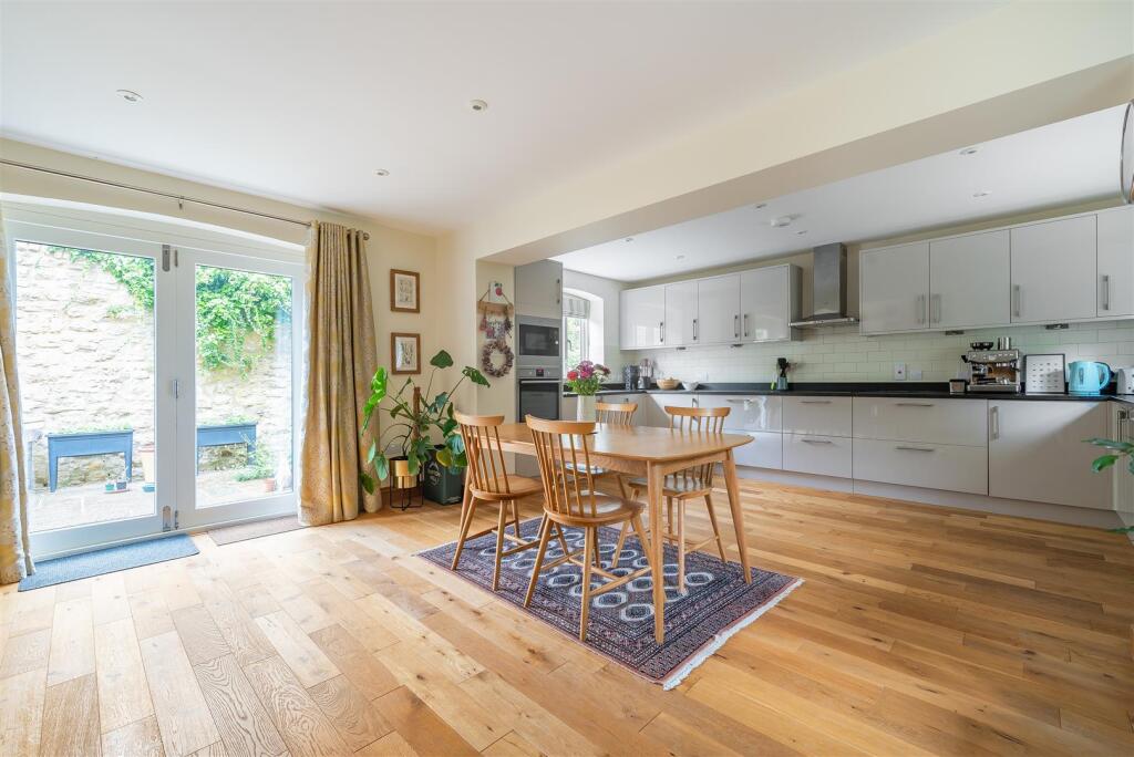 Emby House, 6a High Street, Greens Norton (13).jpg