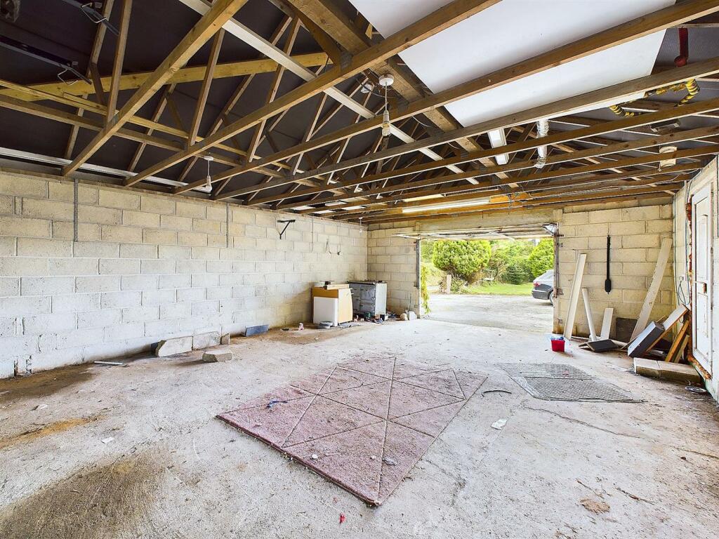 Garage/Workshop