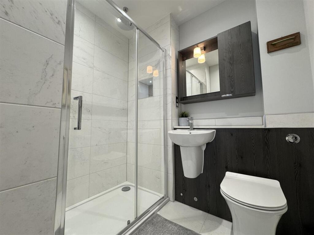 En-Suite Bathroom