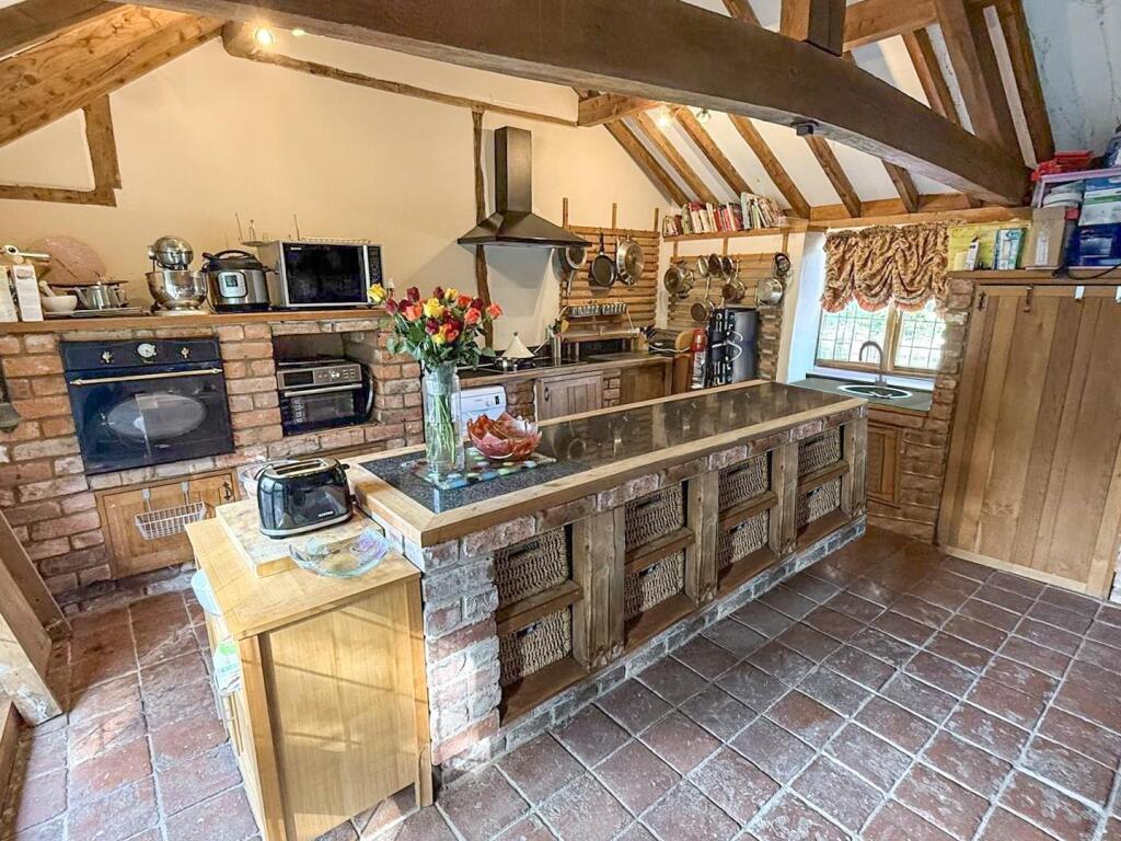 Kitchen/ Dining Room