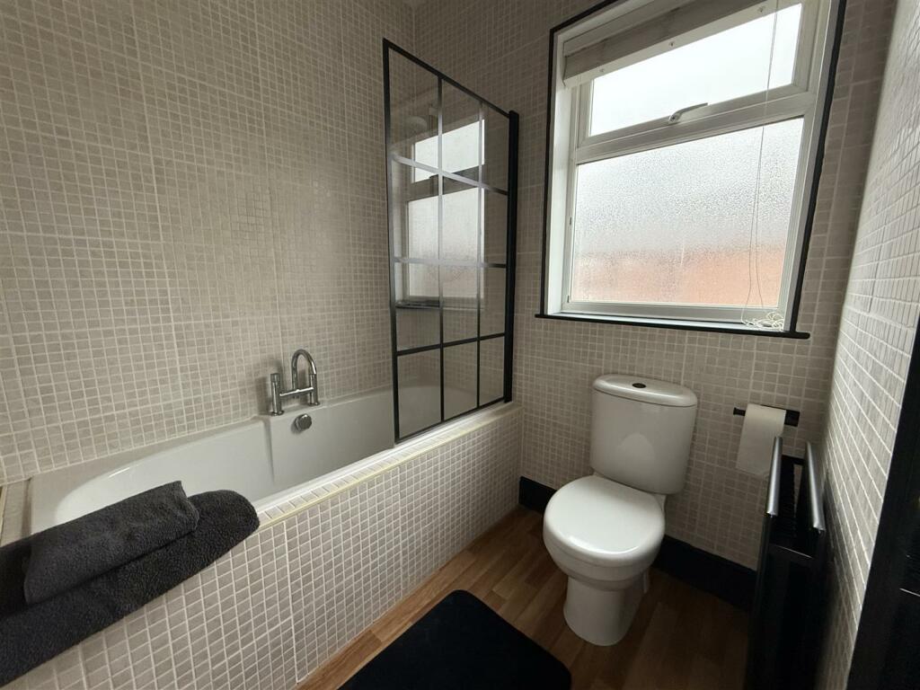 BATHROOM/WC