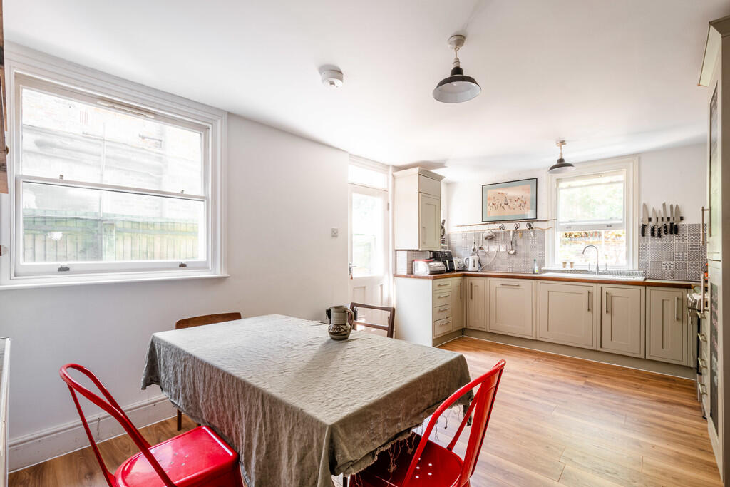 Graham Rd 213 - L...