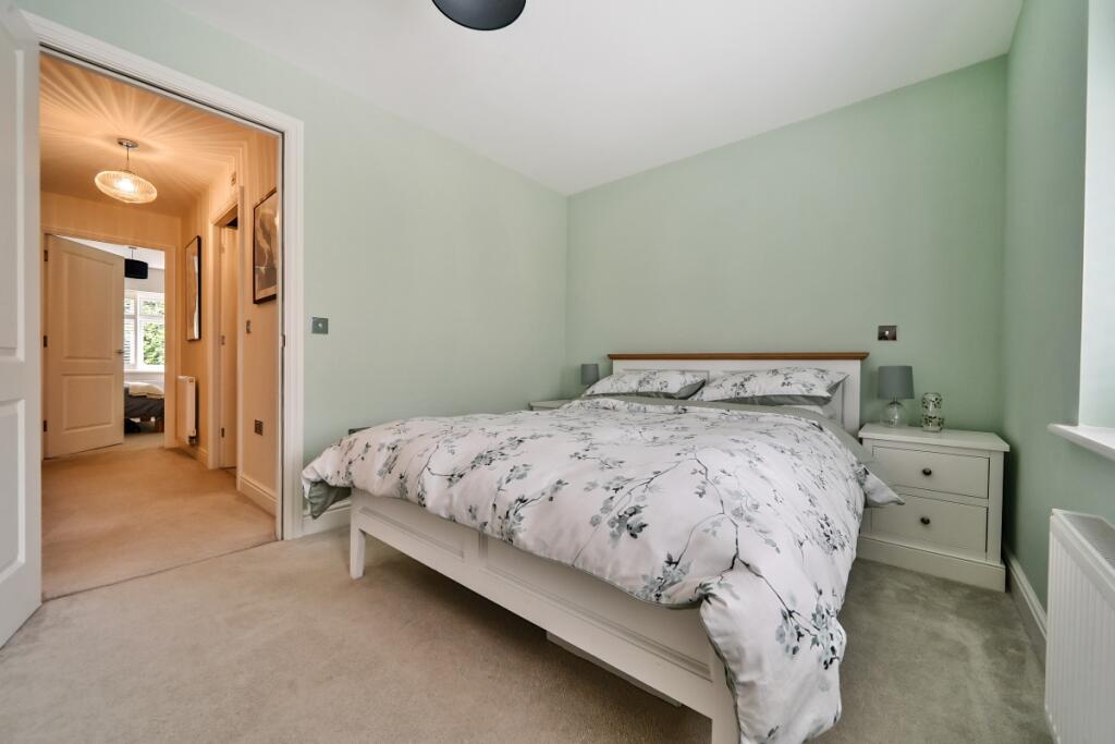 1298197-5-682e044...