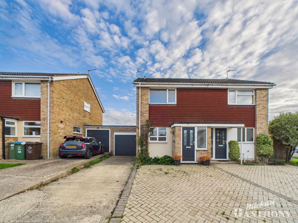 CAM03218G0-PR0812-STILL019