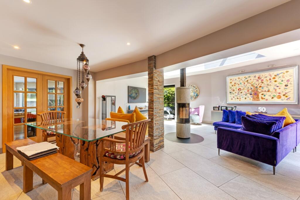 Kitchen Breakfast and Family Room