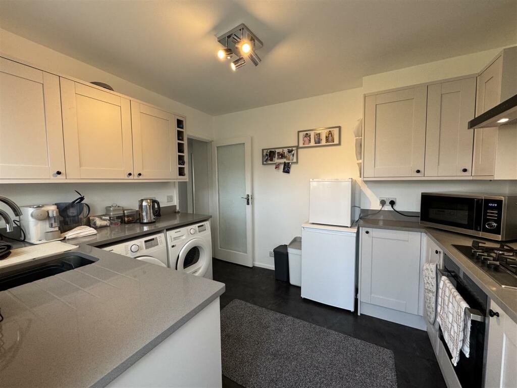 RECENTLY FITTED KITCHEN