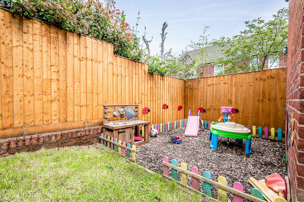 4 Celtic Close - ...