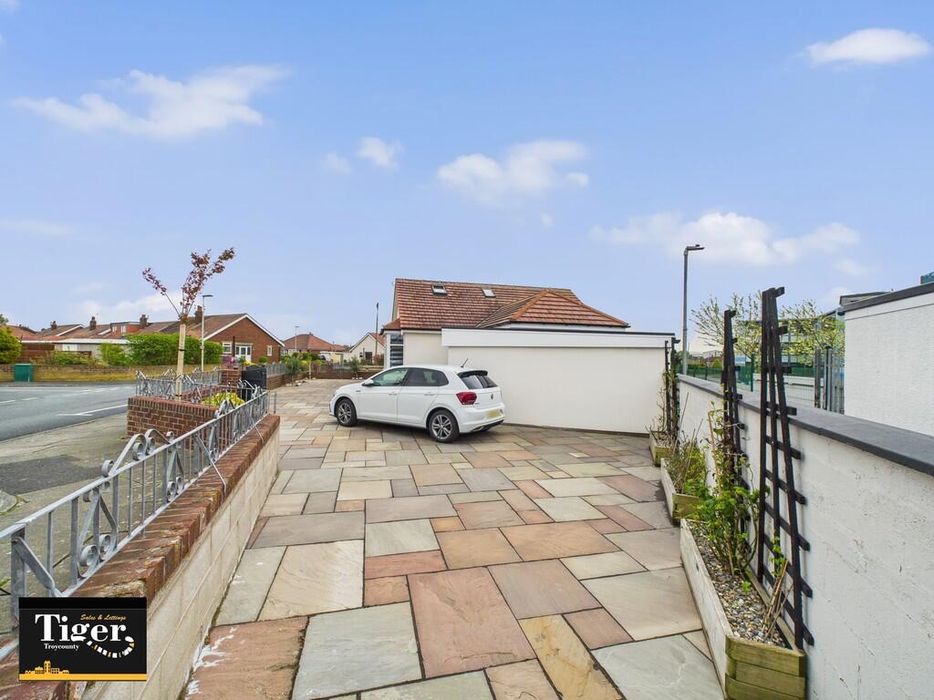 CAM02176G0-PR0552...