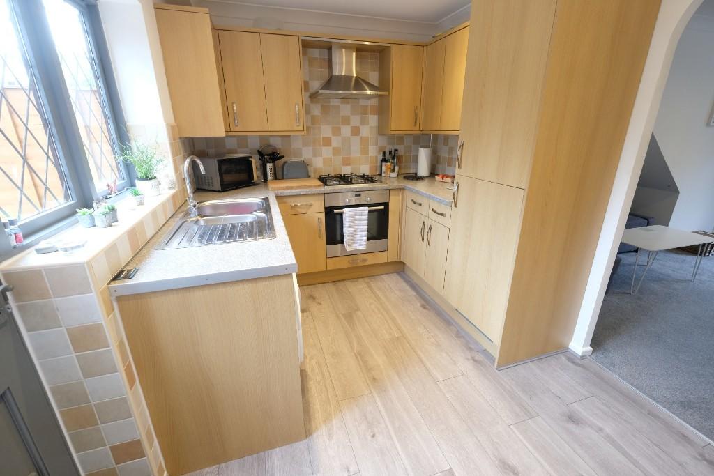 KITCHEN/BREAKFAST 