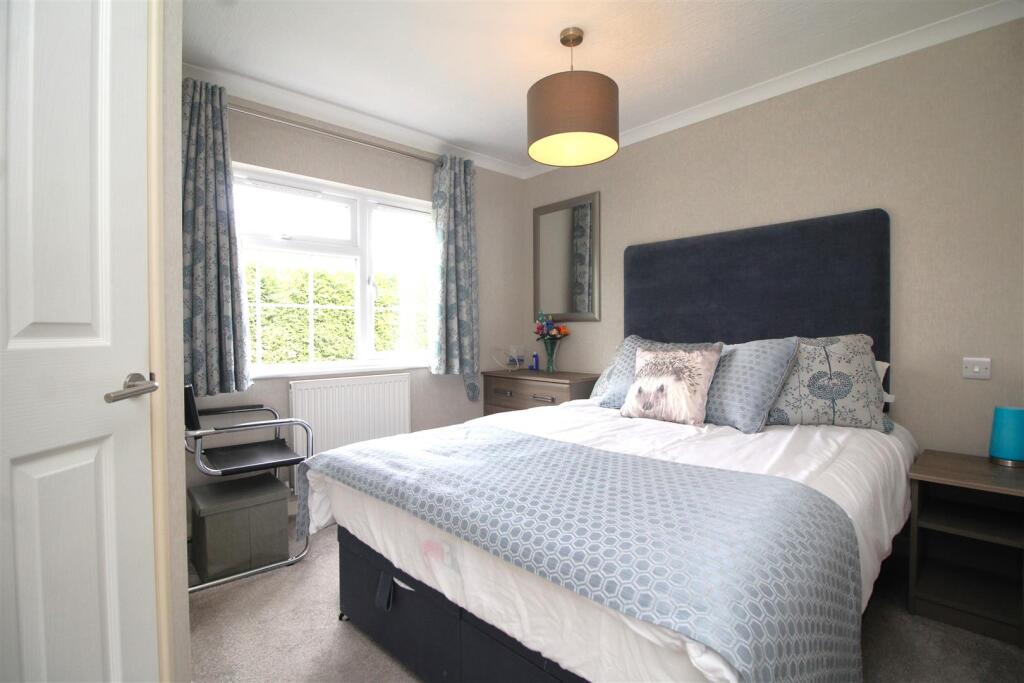 bedroom 2 .JPG