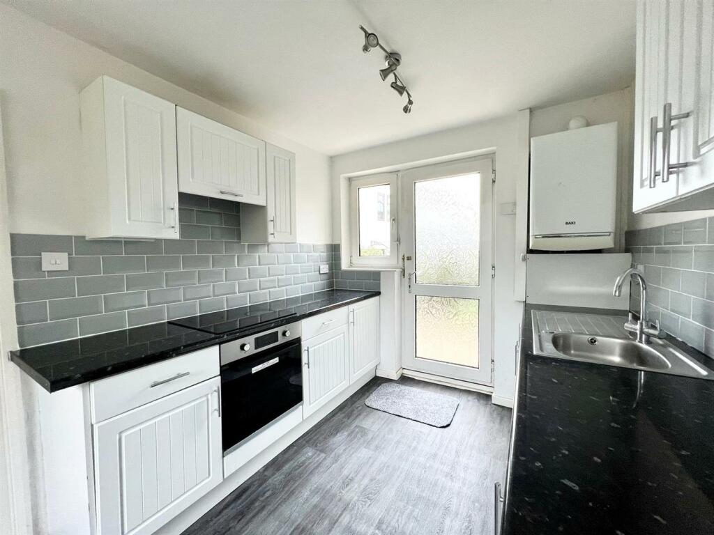 Kitchen 2.jpg
