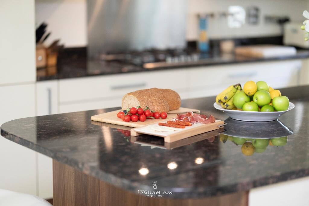 Kitchen/dining/famil