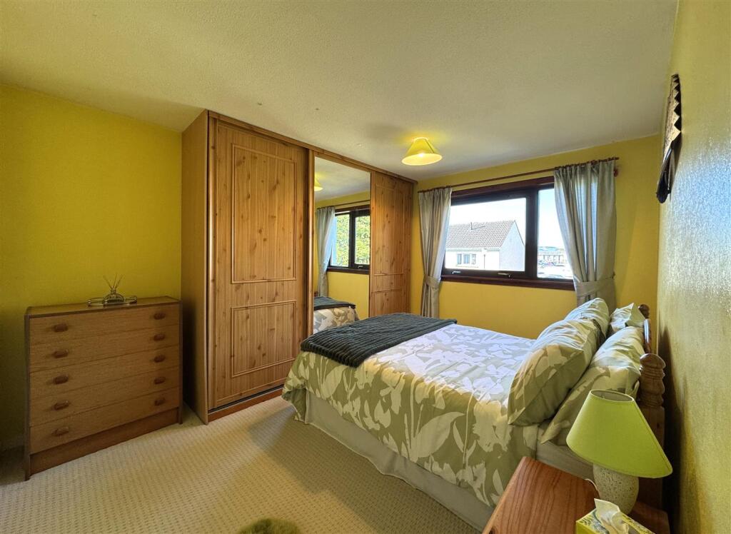 BEDROOM 1.1.JPG
