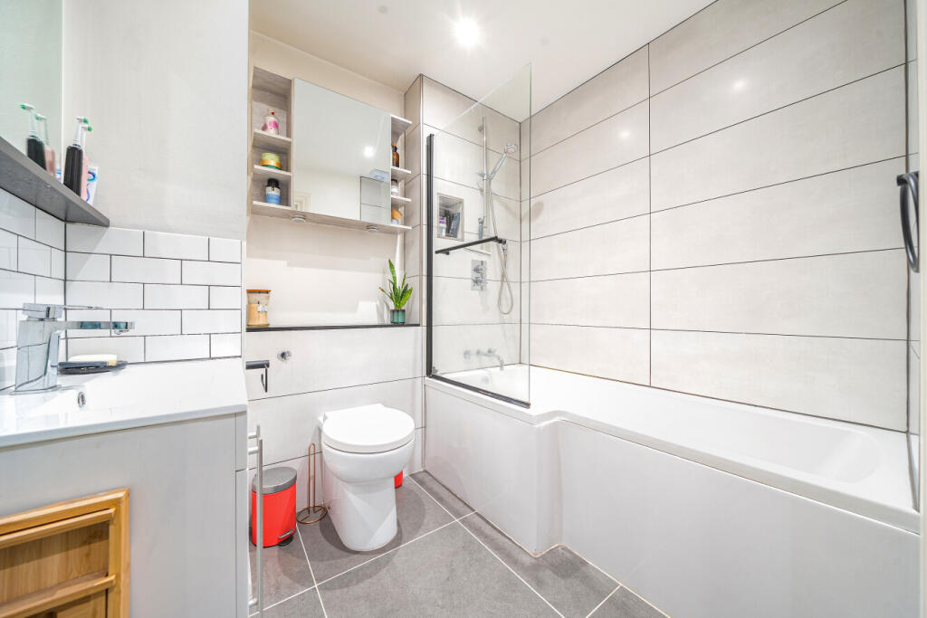 1395816-10-695e81...