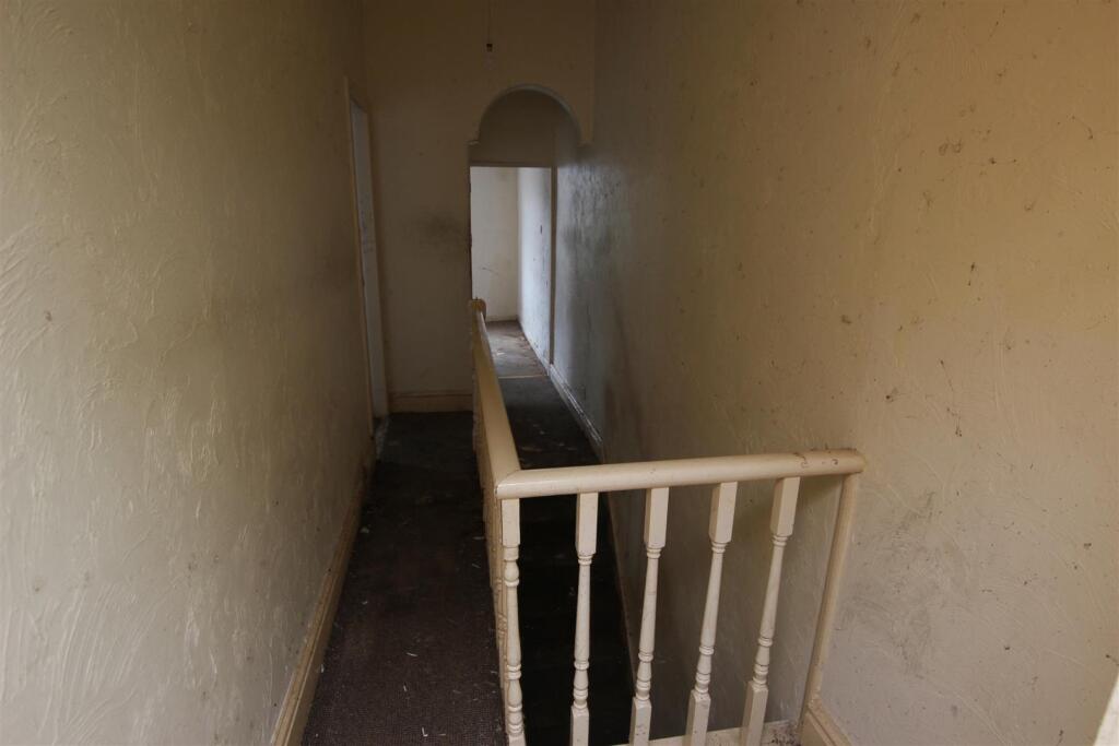 FIRST FLOOR LANDING