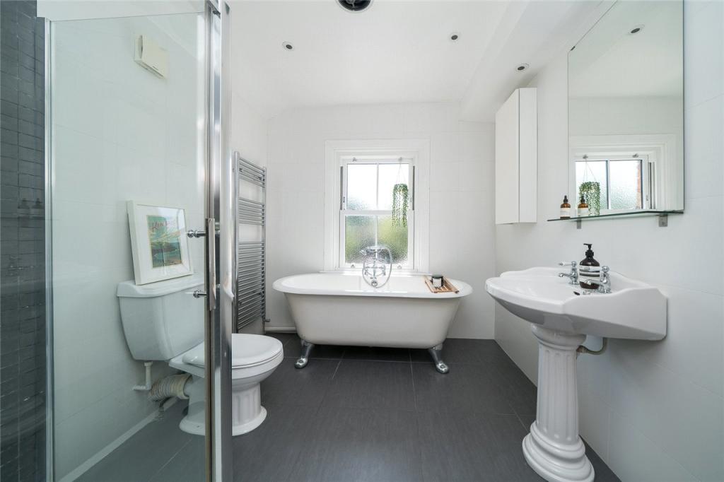Bath/Shower Room