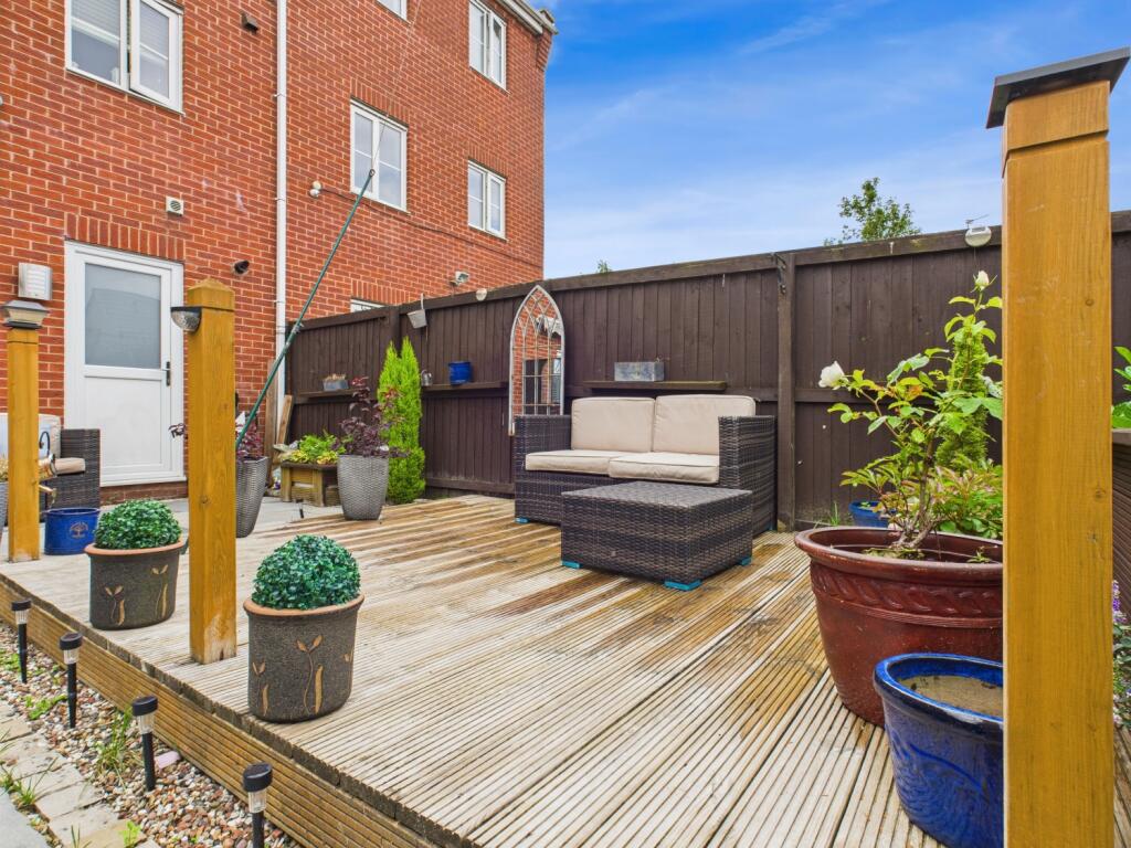 CAM03729G0-PR0088-STILL027