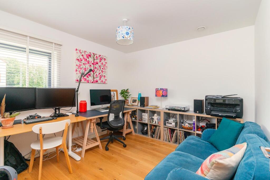 YAWNAMOR41 - Office B.jpg