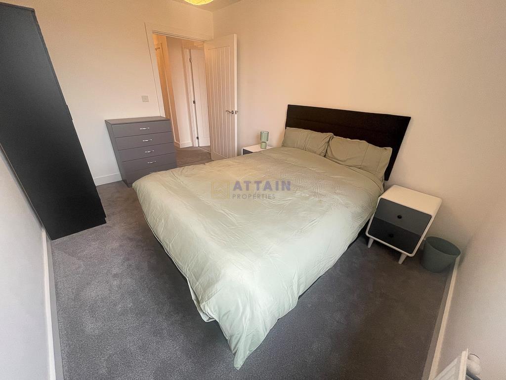 Bedroom 1 flip 2.jpg