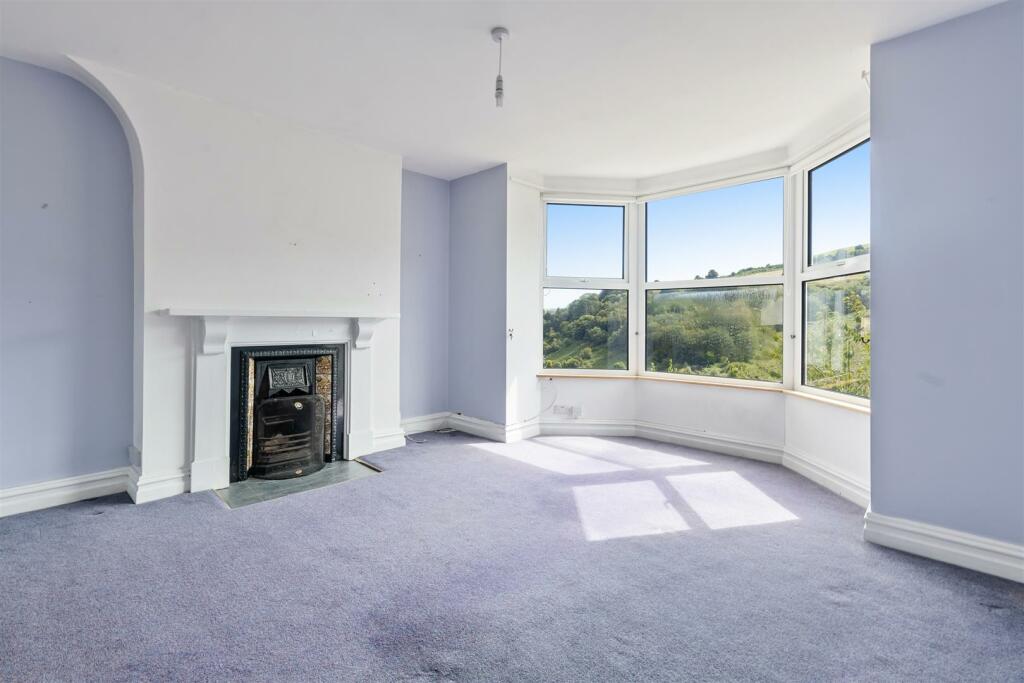 A11 - 23 Fairview Road Dartmouth, Top Flat - 24082