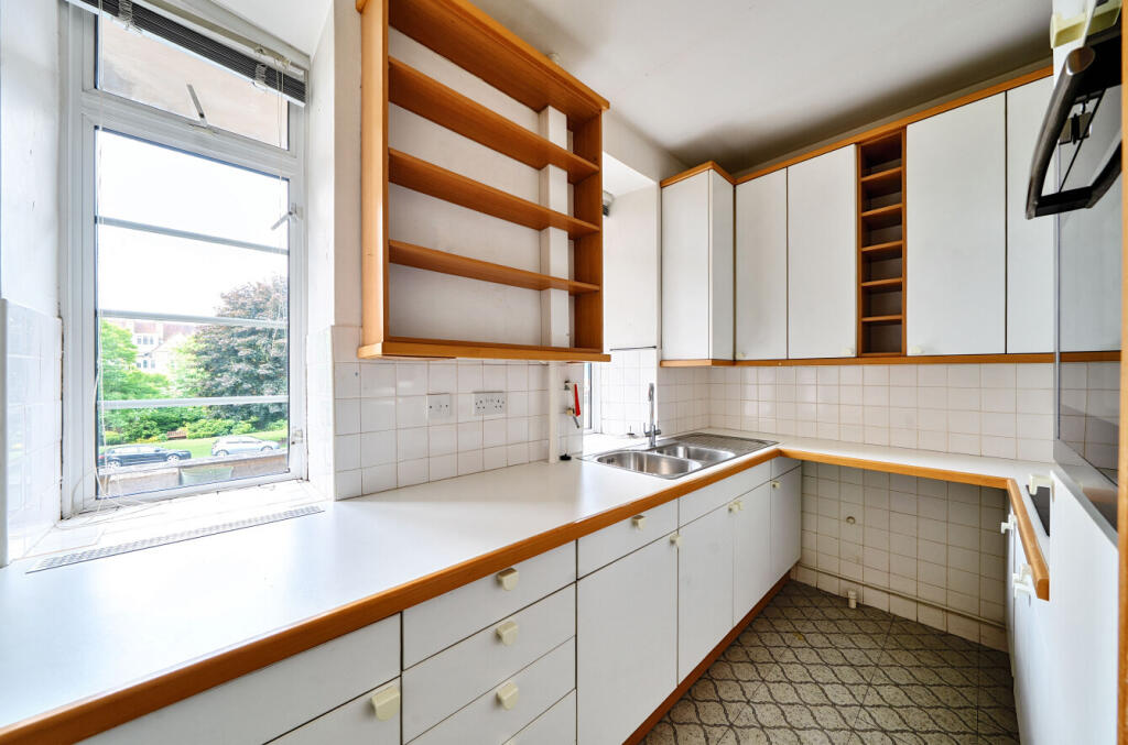 1305611-17-6846a4...