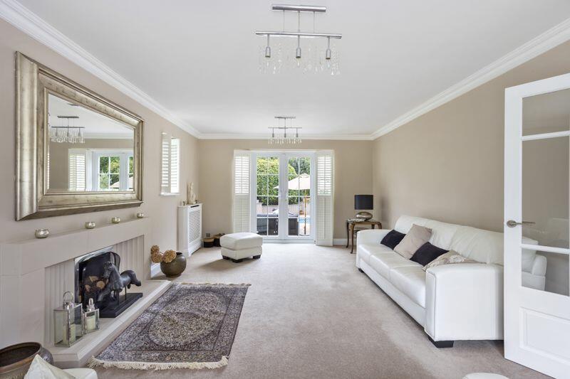 Triple aspect sitting room
