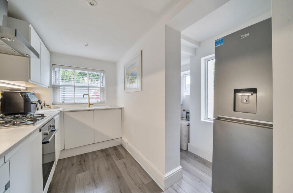 1309838-15-685d13...