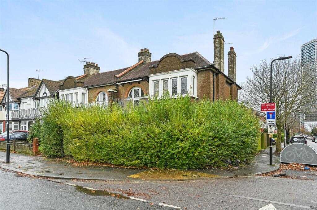 AR - Eastfields Road6.JPG