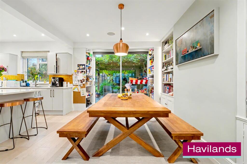 Hoodcote Gardens N21 2NE-5.jpg