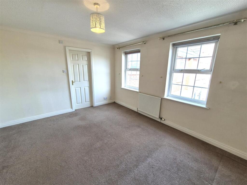 Wentworth Mews, 9 - Bedroom One 1 new 2.jpg