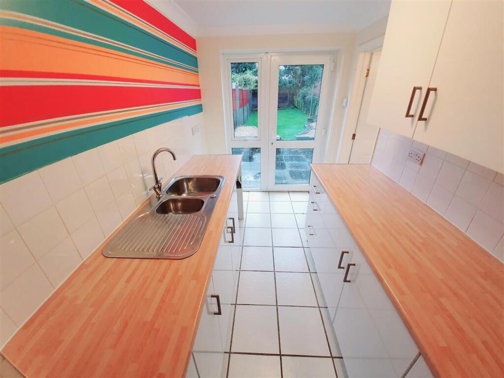 Kitchen 1.jpg