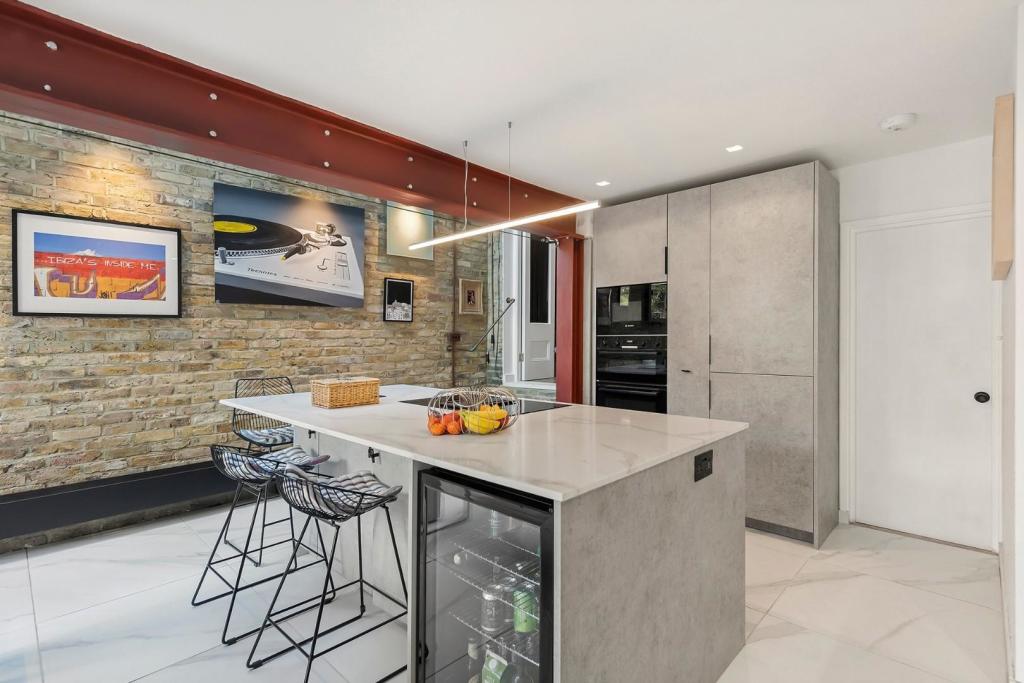 Kitchen (1).jpg