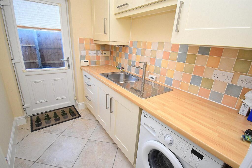UTILITY ROOM.JPG