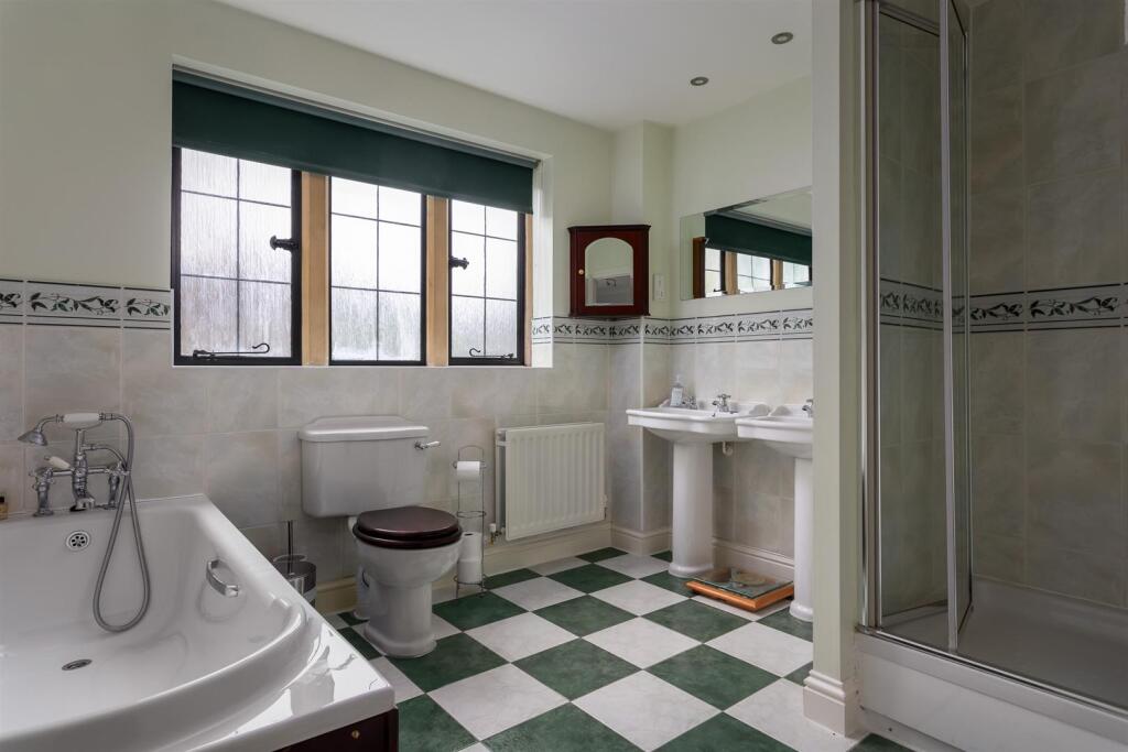 19 - Copper Beeches - GL6 6YE - Web.jpg