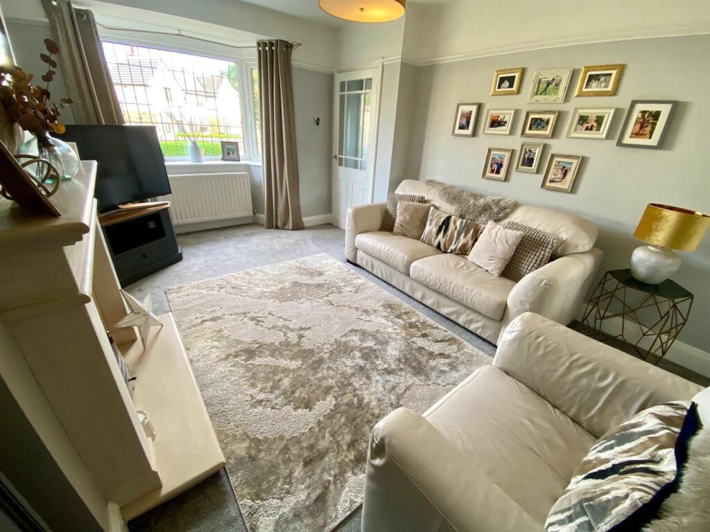 lounge new sofa diff 2.jpg