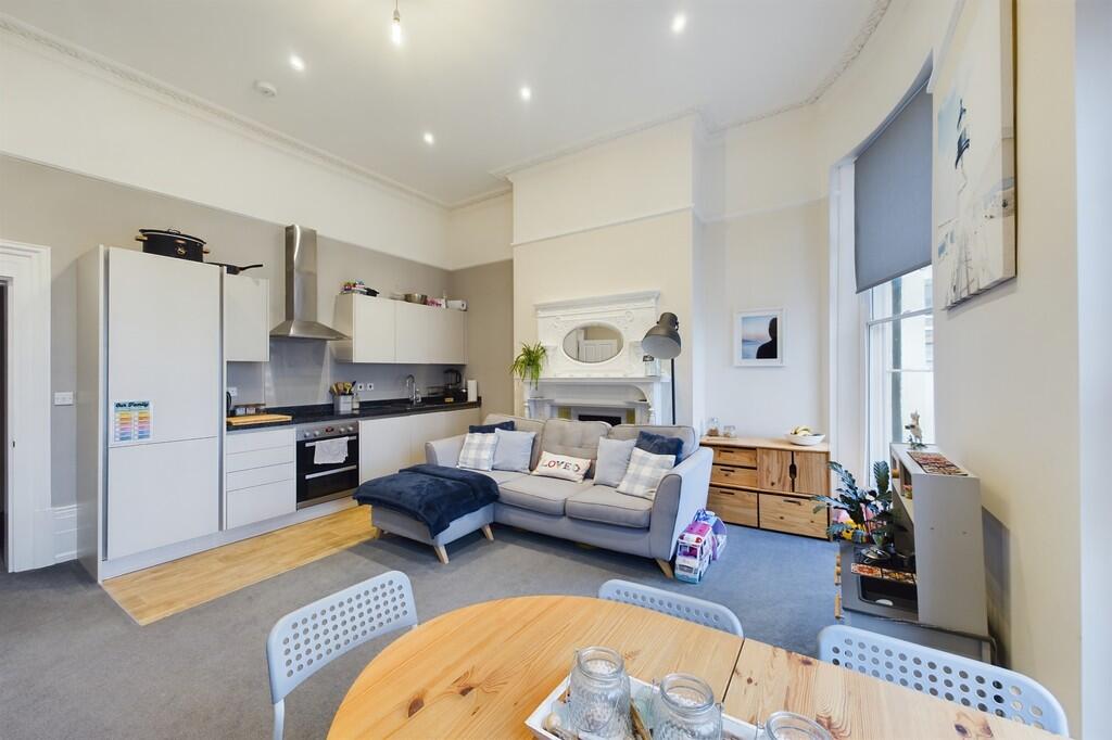 CAM01085G0-PR0521...