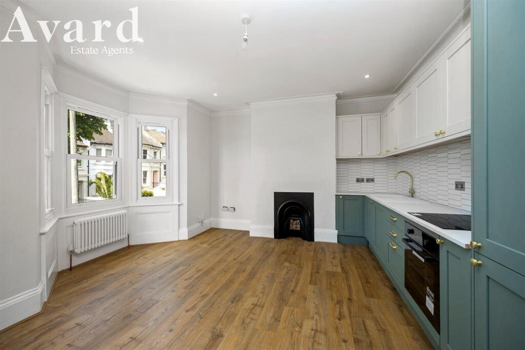 Ditchling Rise 110-006.jpg