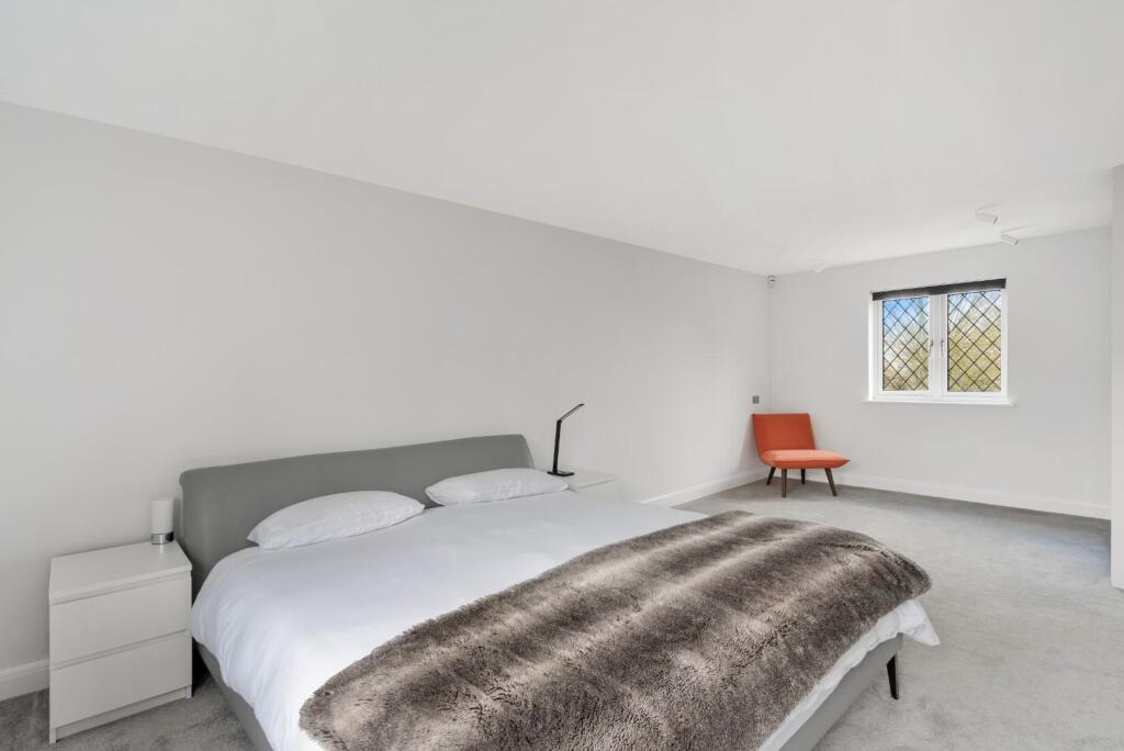 CUDDINGTON PARK CLOSE (26).jpg