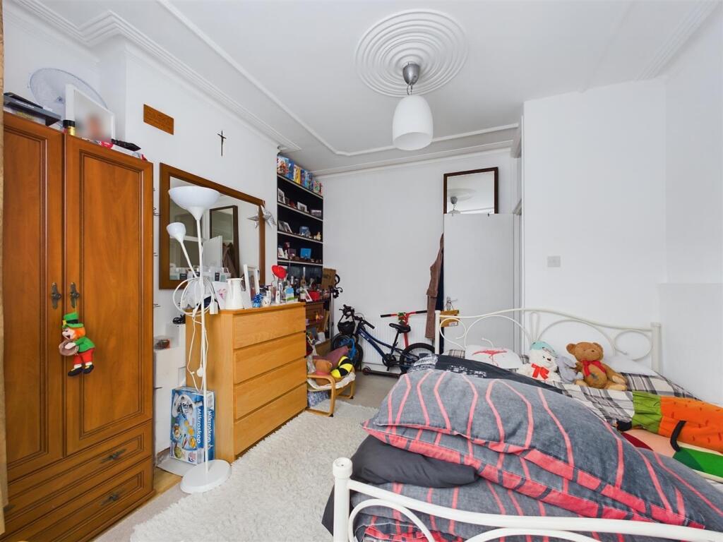 CAM01358G0-PR0129-STILL004.jpg