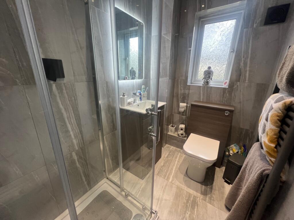 EN SUITE