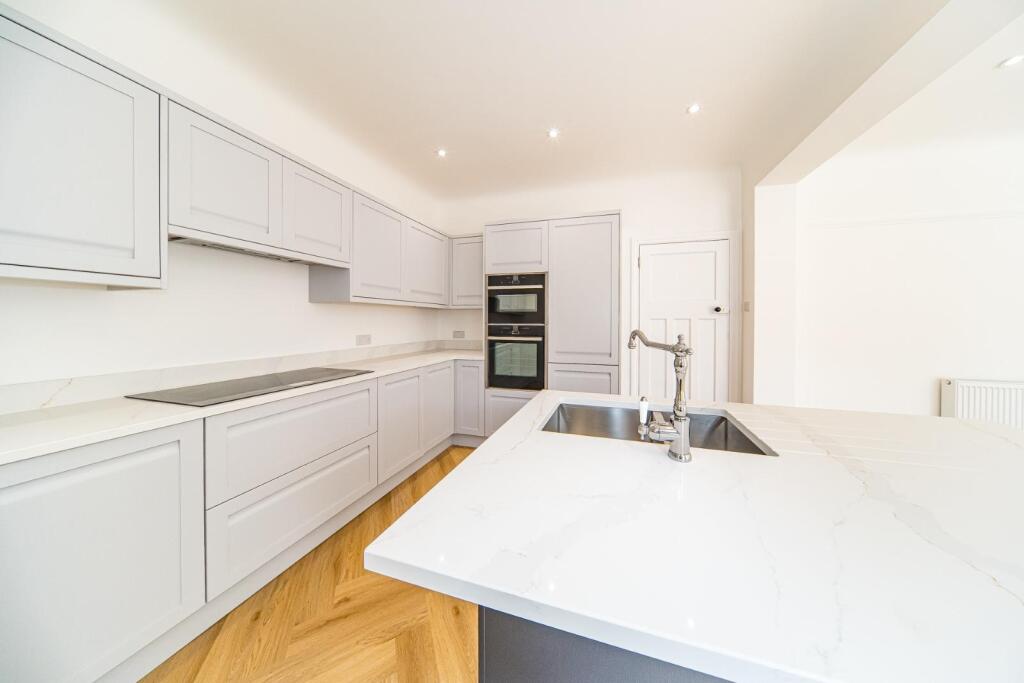 6 stanley crescent kitchen.jpg